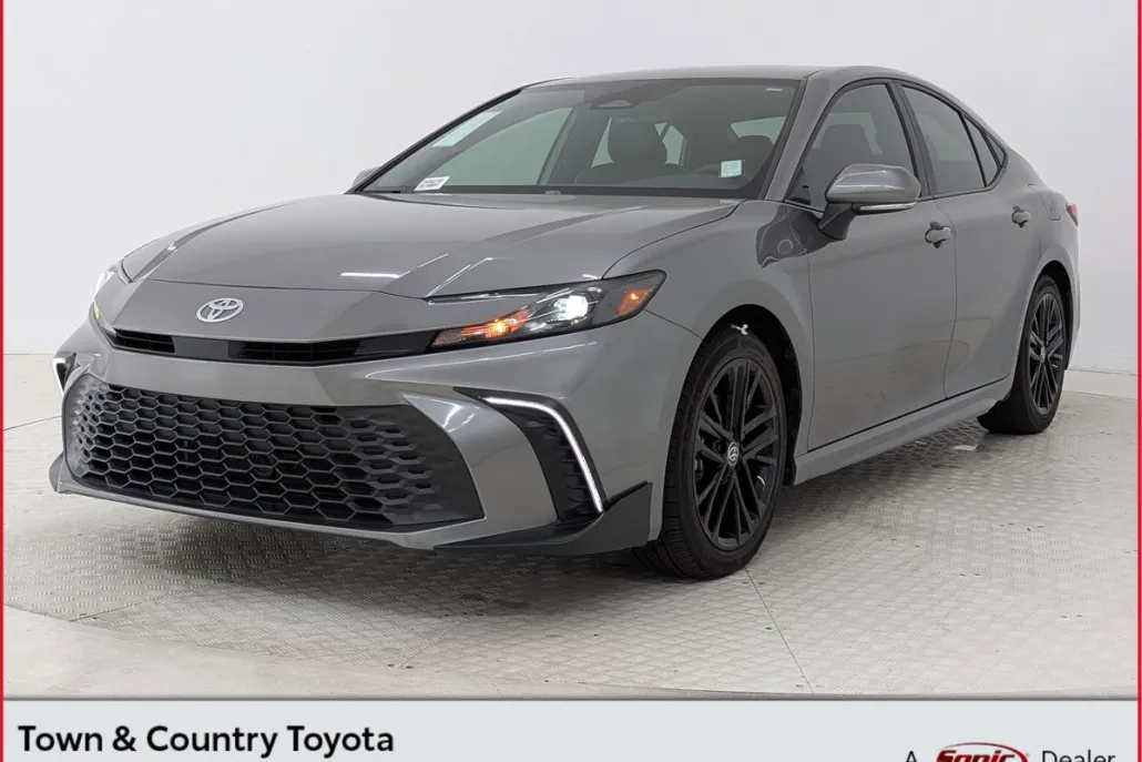 2025 Toyota Camry SE photo 1