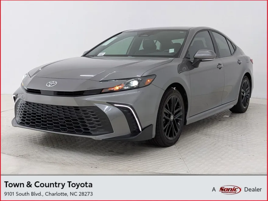 2025 Toyota Camry SE photo 1