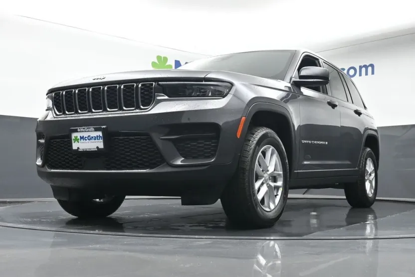 2025 Jeep Grand Cherokee Laredo X photo 1