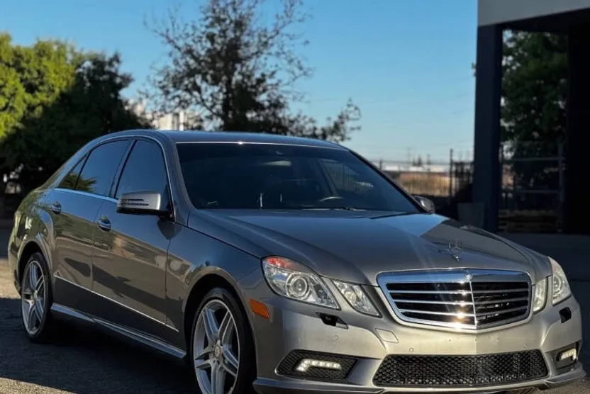 2011 Mercedes Benz E 550 Sport photo 1