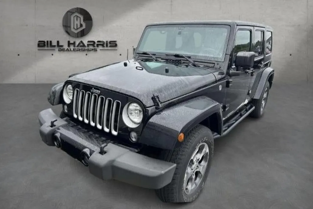 2016 Jeep Wrangler Unlimited Sahara photo 1
