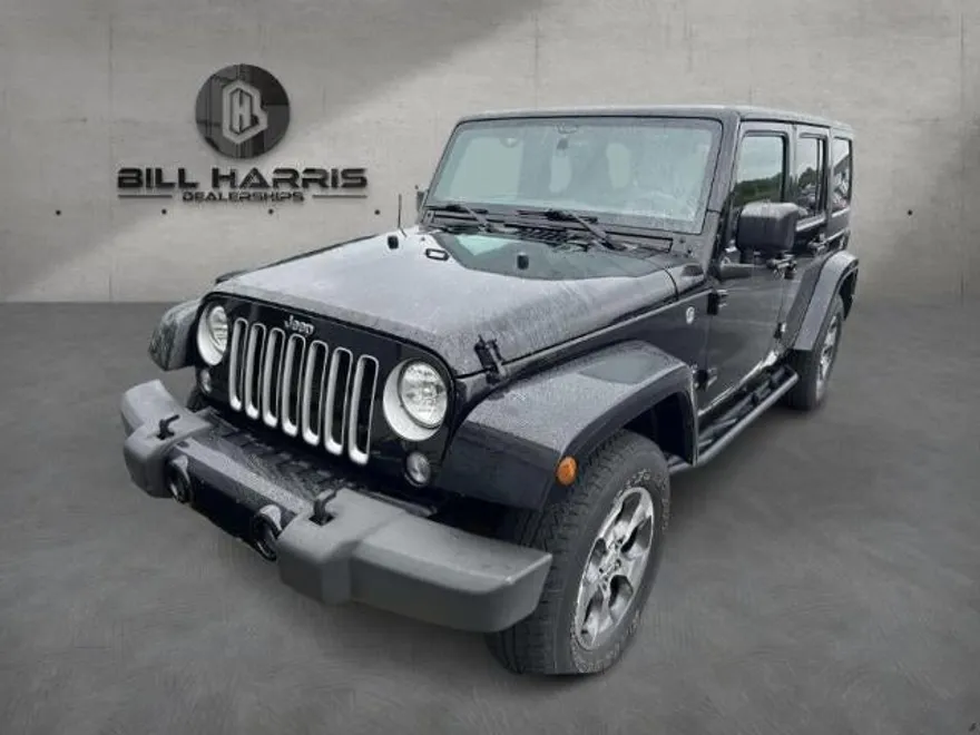 2016 Jeep Wrangler Unlimited Sahara photo 1