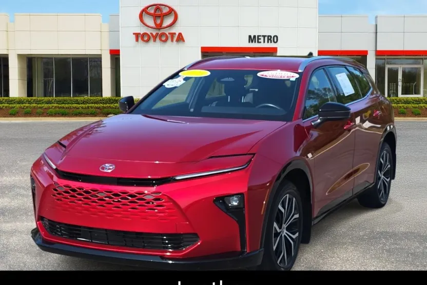 2025 Toyota Crown Signia XLE photo 1