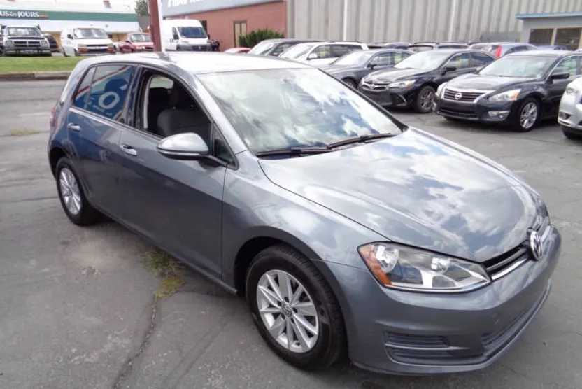 2017 Volkswagen Golf TSI S photo 1