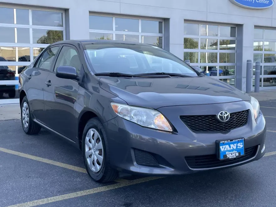 2010 Toyota Corolla LE photo 1