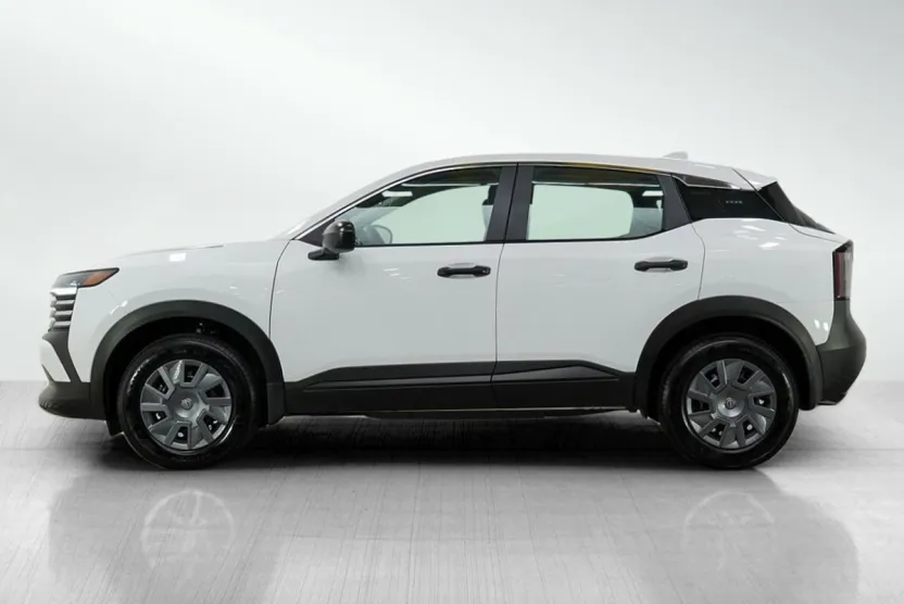 2025 Nissan Kicks S photo 1