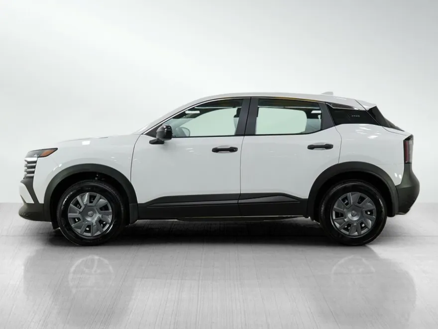 2025 Nissan Kicks S photo 1