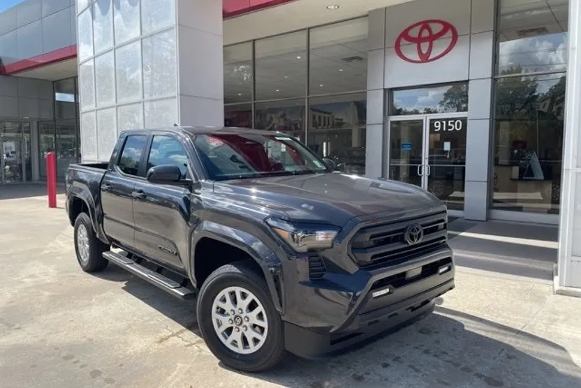 2025 Toyota Tacoma SR5 photo 1