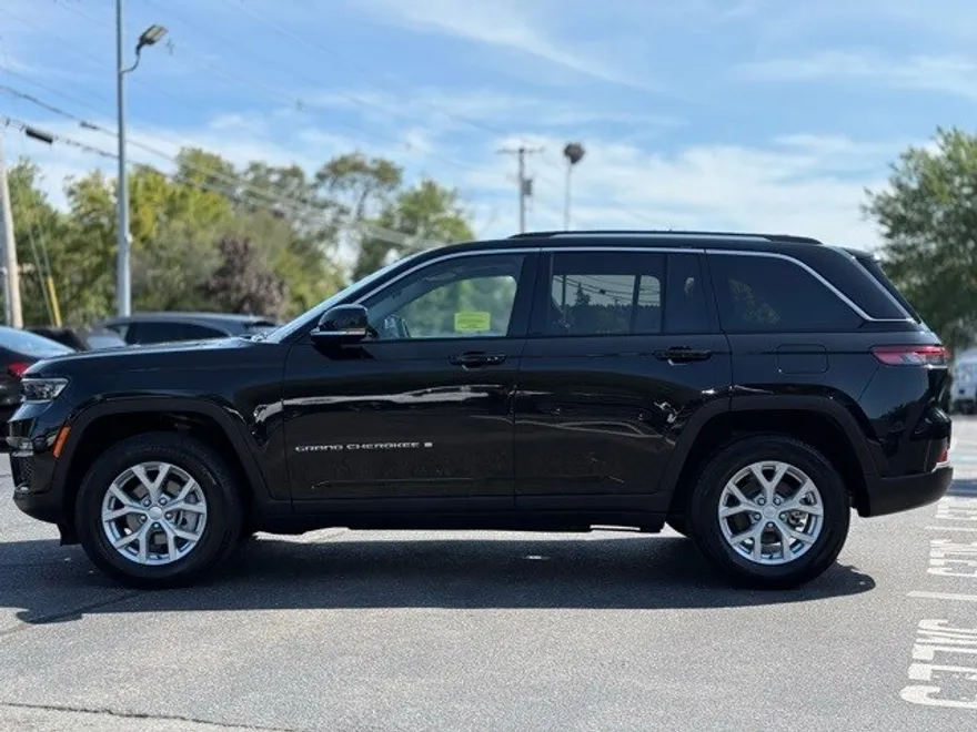 2023 Jeep Grand Cherokee Limited photo 1