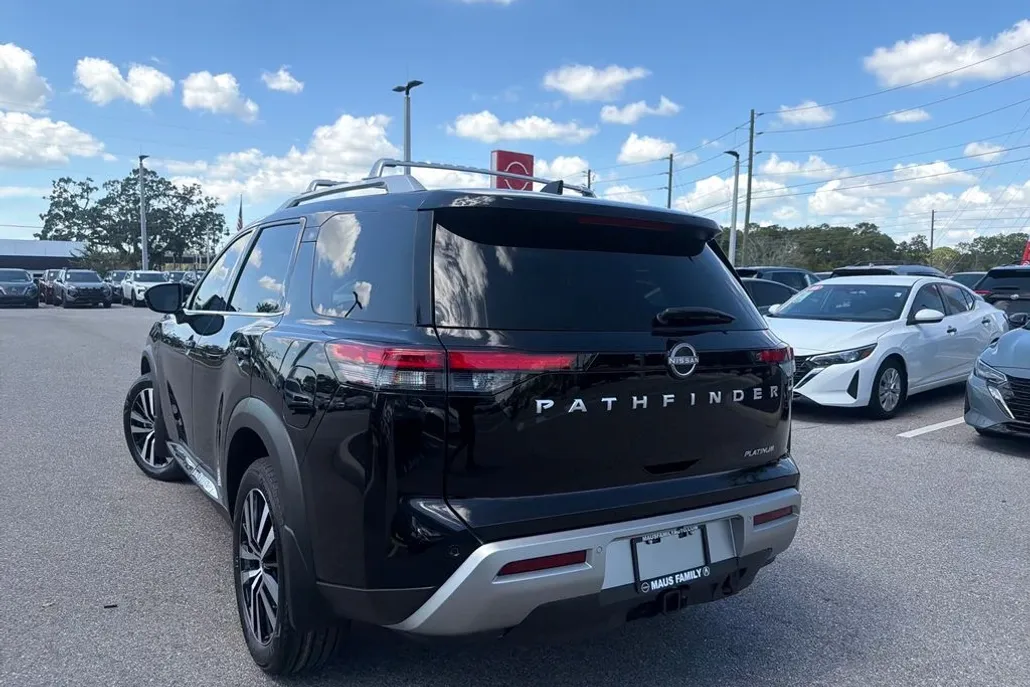 2025 Nissan Pathfinder Platinum photo 1