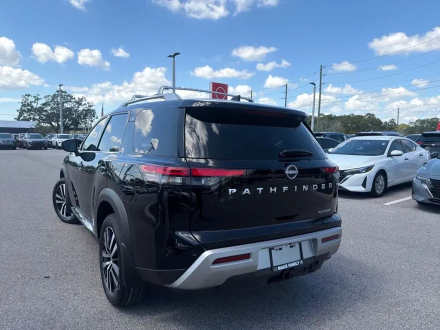 2025 Nissan Pathfinder Platinum photo 1