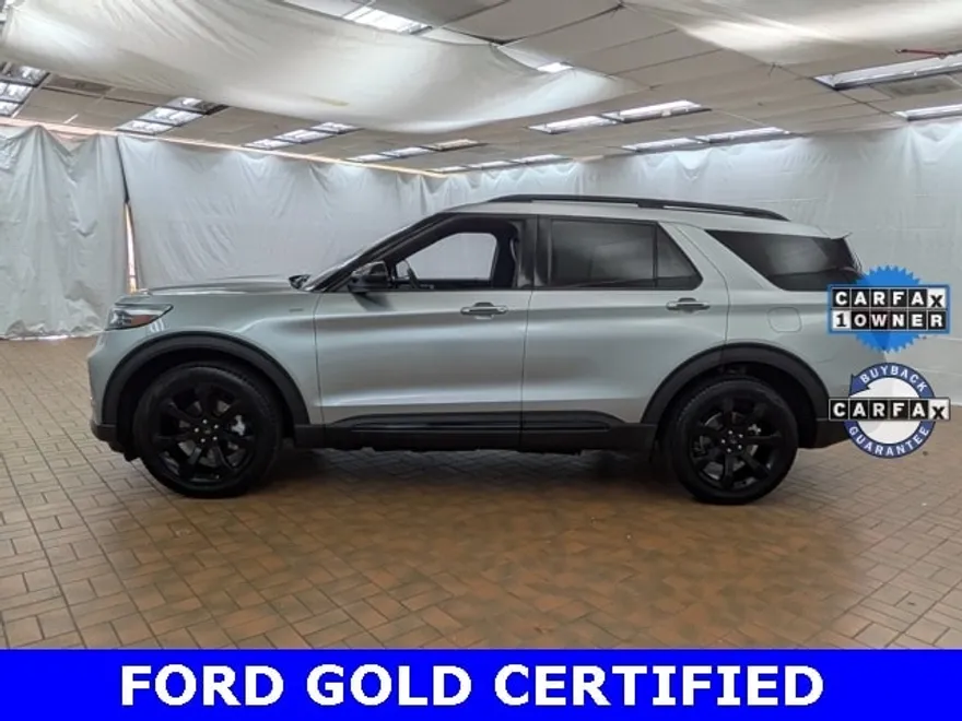 2023 Ford Explorer ST-Line photo 1