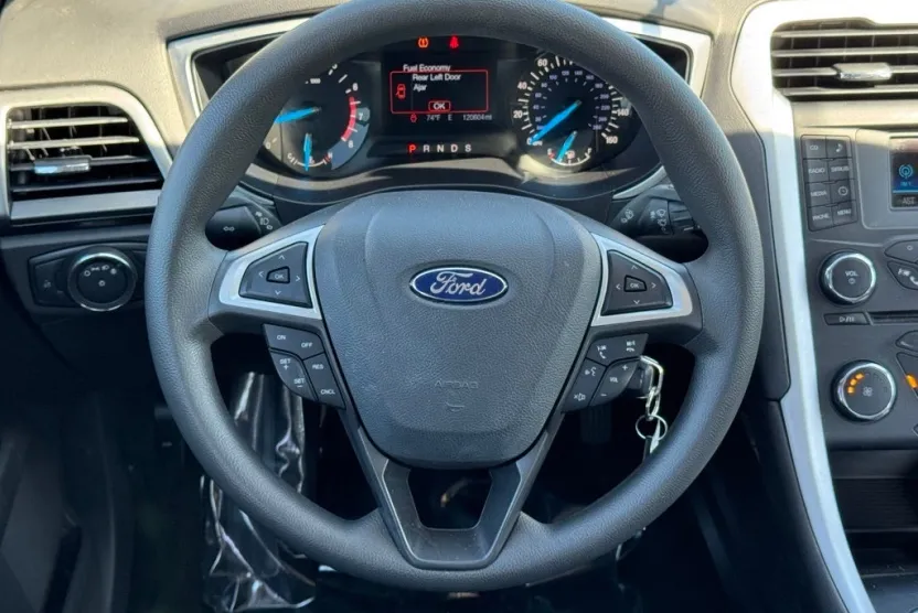 2016 Ford Fusion SE photo 1