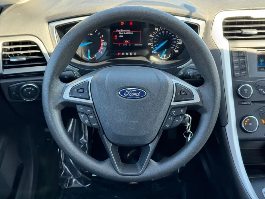 2016 Ford Fusion SE photo 1