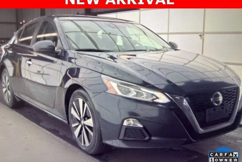 2022 Nissan Altima SV photo 1