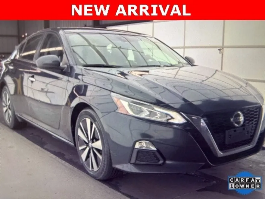 2022 Nissan Altima SV photo 1