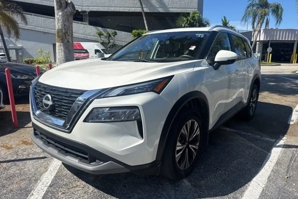 2022 Nissan Rogue SV photo 1