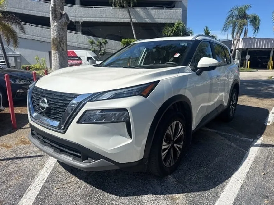 2022 Nissan Rogue SV photo 1
