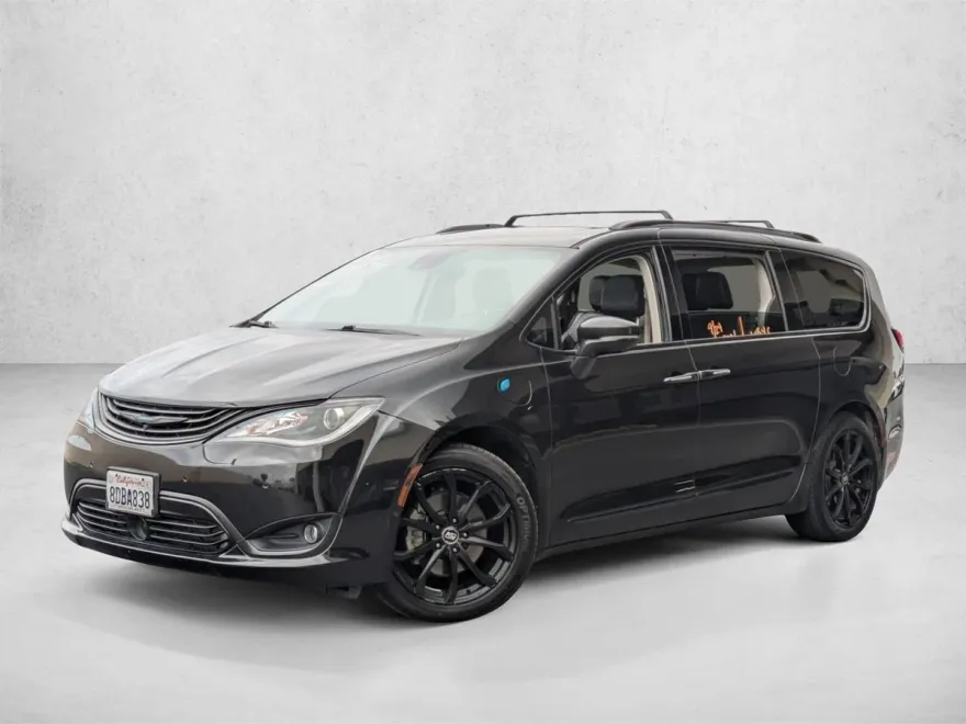 2018 Chrysler Pacifica Hybrid Limited photo 1