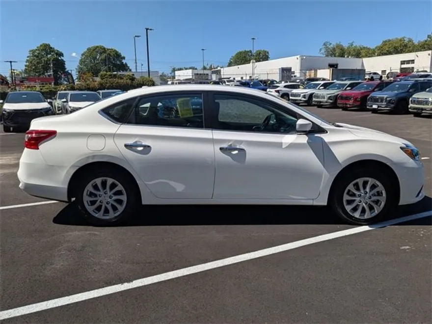 2019 Nissan Sentra SV photo 1
