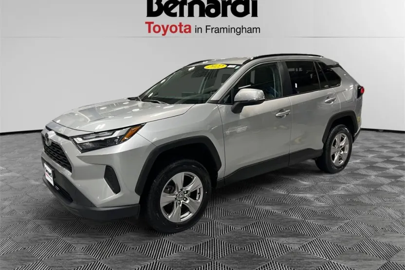 2022 Toyota RAV4 XLE photo 1