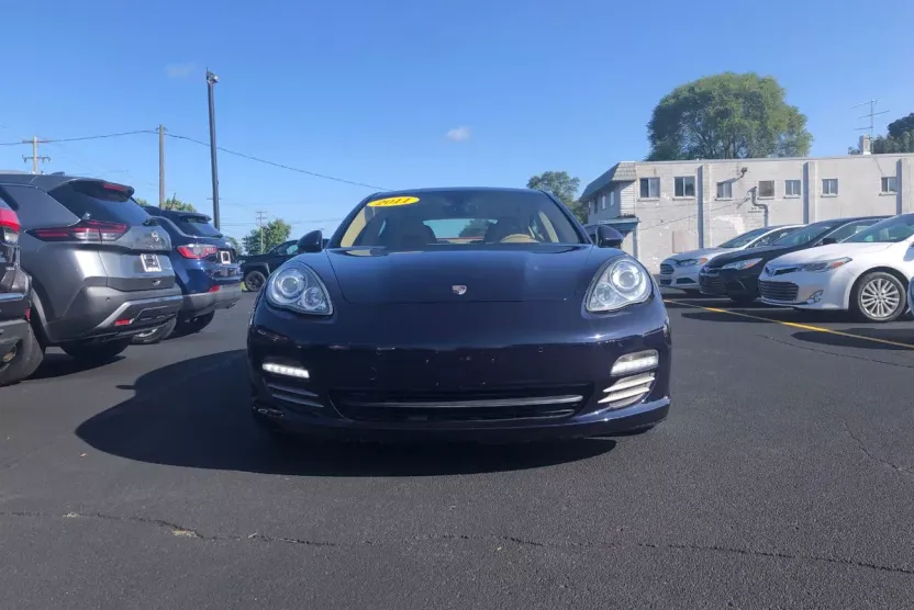 2011 Porsche Panamera 4 photo 1