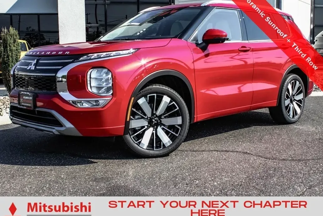 2025 Mitsubishi Outlander SEL photo 1