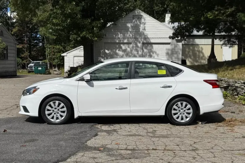 2017 Nissan Sentra SV photo 1