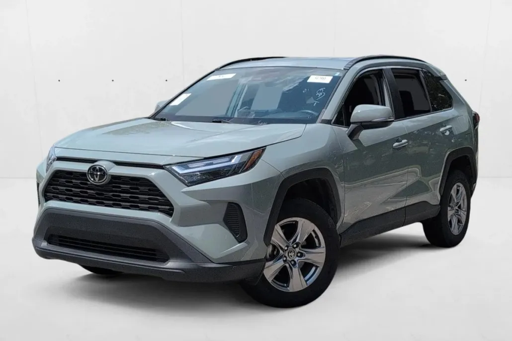 2023 Toyota RAV4 XLE photo 1