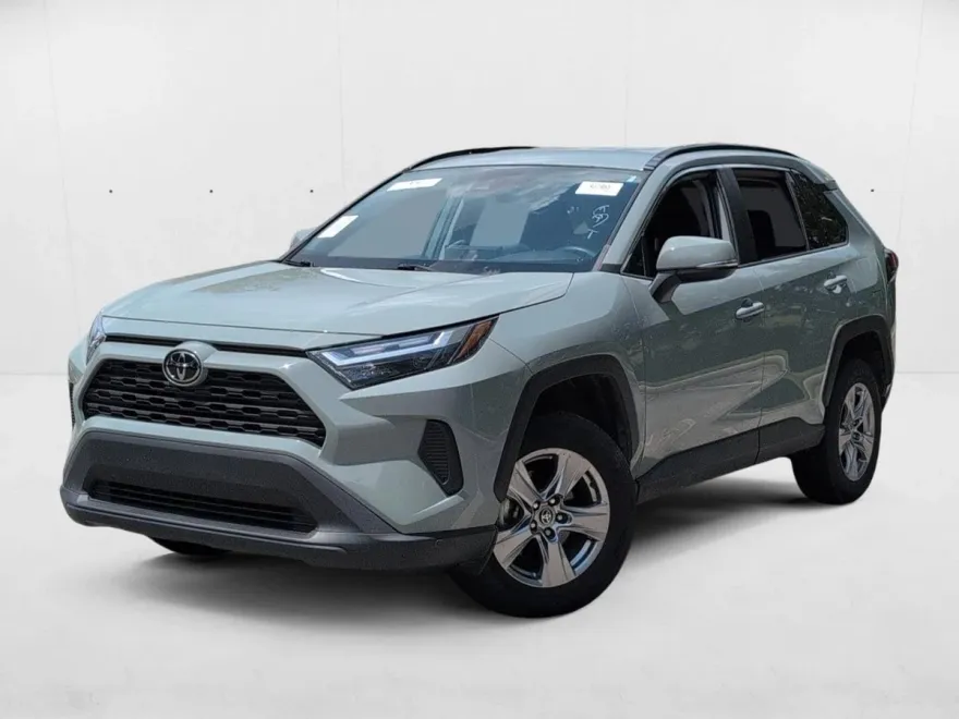 2023 Toyota RAV4 XLE photo 1