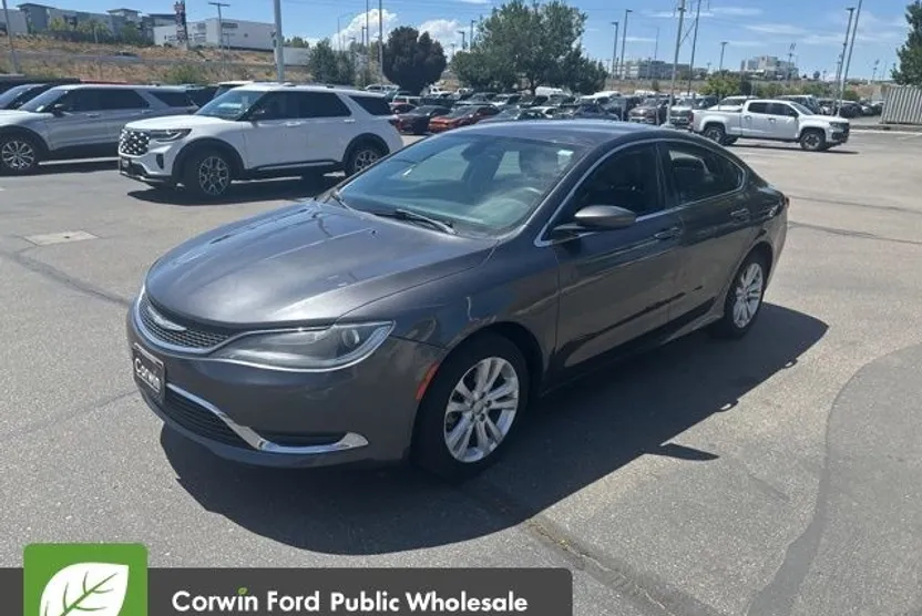 2016 Chrysler 200 Limited photo 1