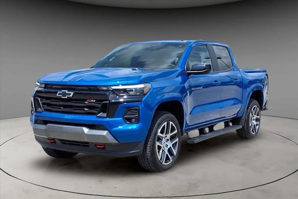 2023 Chevrolet Colorado Z71 photo 1