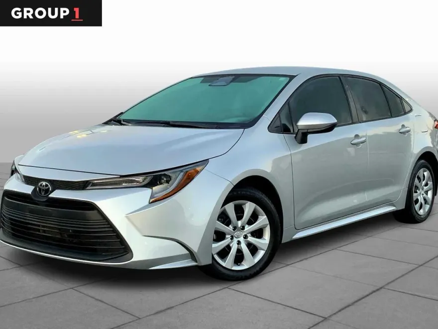 2024 Toyota Corolla LE photo 1