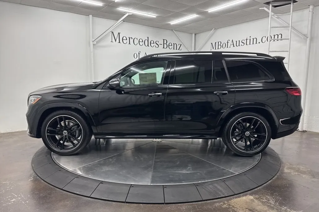 2026 Mercedes Benz GLS 450 4MATIC photo 1