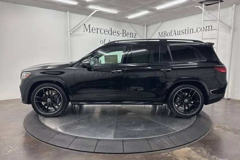 2026 Mercedes Benz GLS 450 4MATIC photo 1