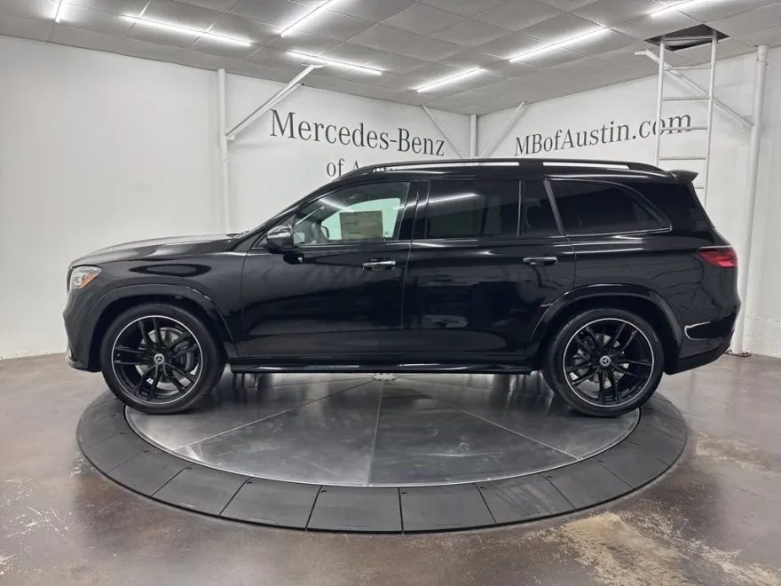 2026 Mercedes Benz GLS 450 4MATIC photo 1