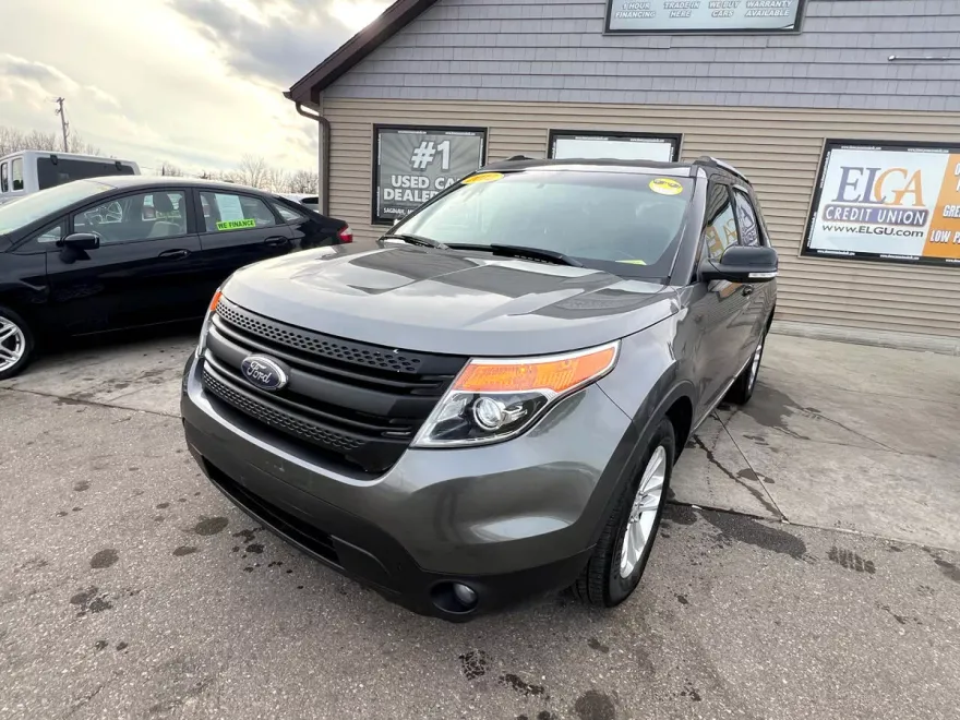 2012 Ford Explorer XLT photo 1