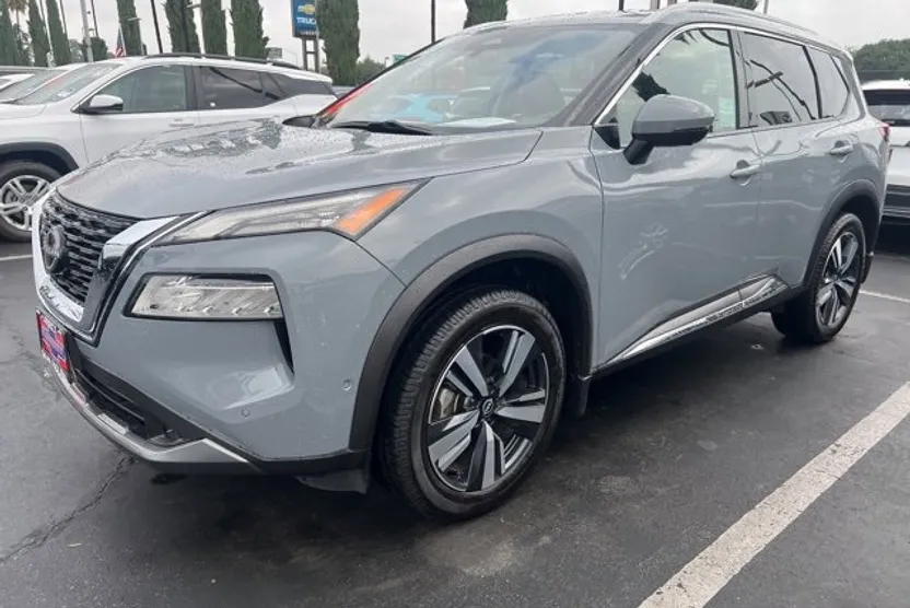 2022 Nissan Rogue SL photo 1