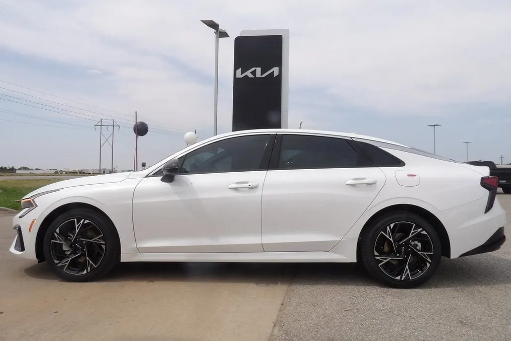 2026 Kia K5 GT-Line photo 1