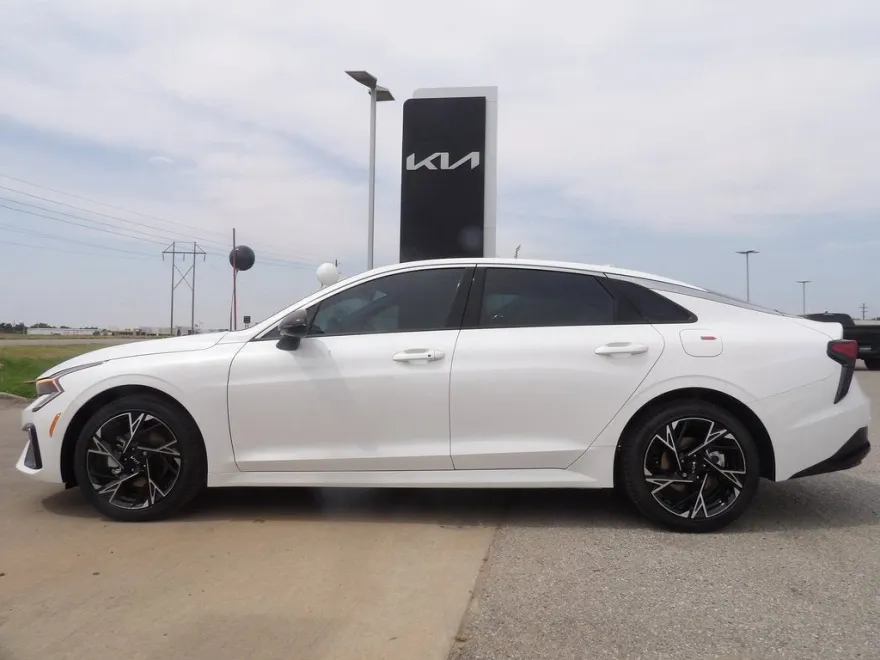 2026 Kia K5 GT-Line photo 1