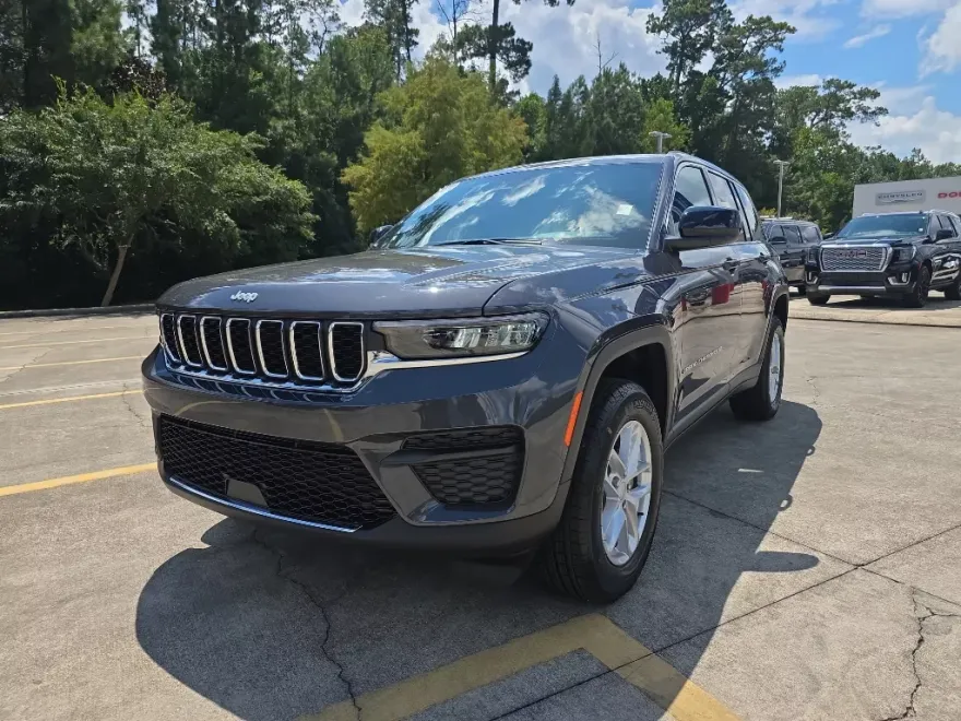 2025 Jeep Grand Cherokee Laredo photo 1