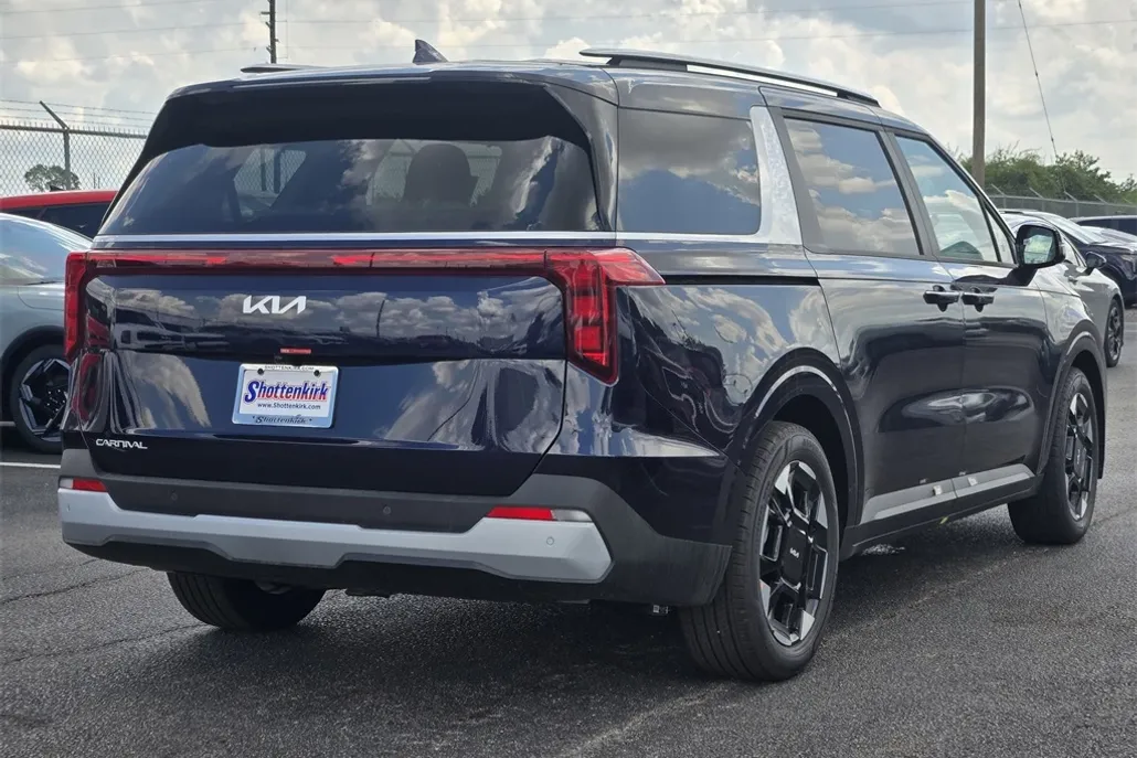 2026 Kia Carnival EX photo 1