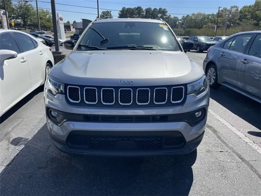 2023 Jeep Compass Latitude photo 1