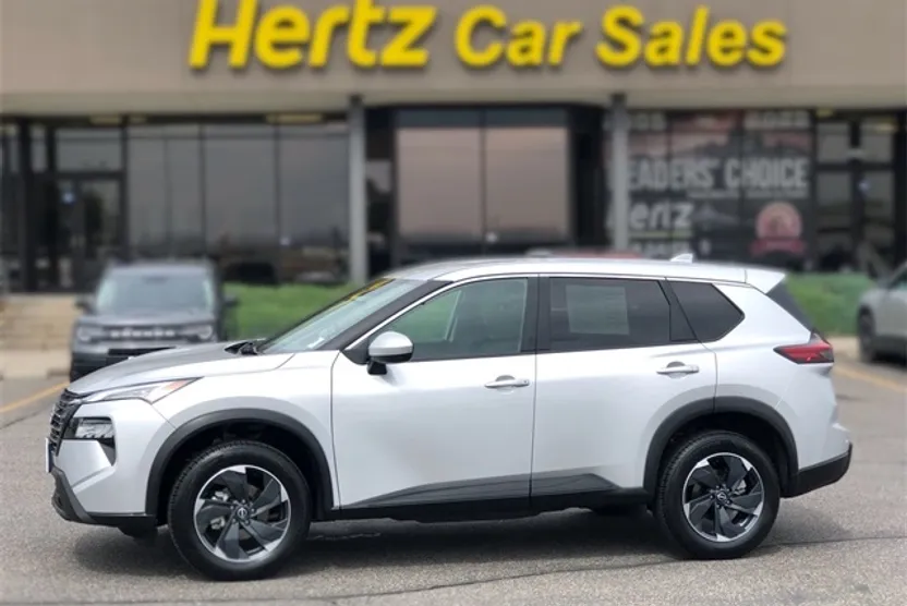 2024 Nissan Rogue SV photo 1