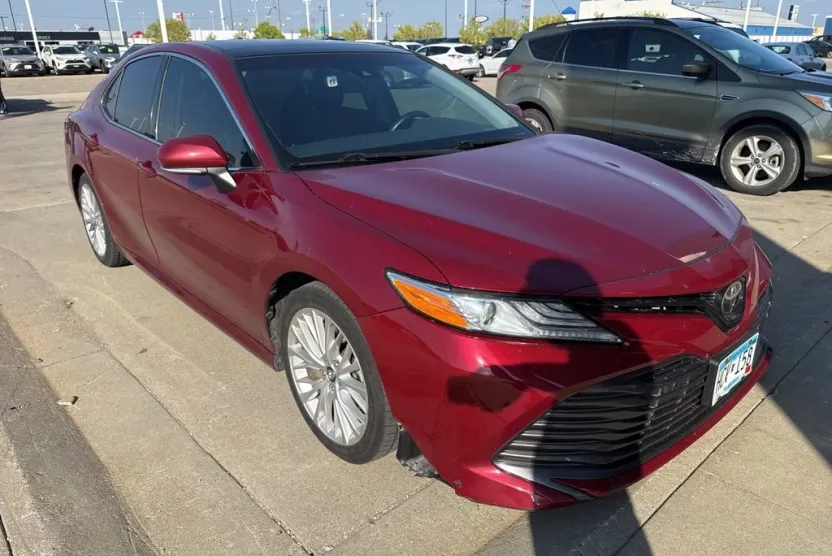 2018 Toyota Camry XLE photo 1