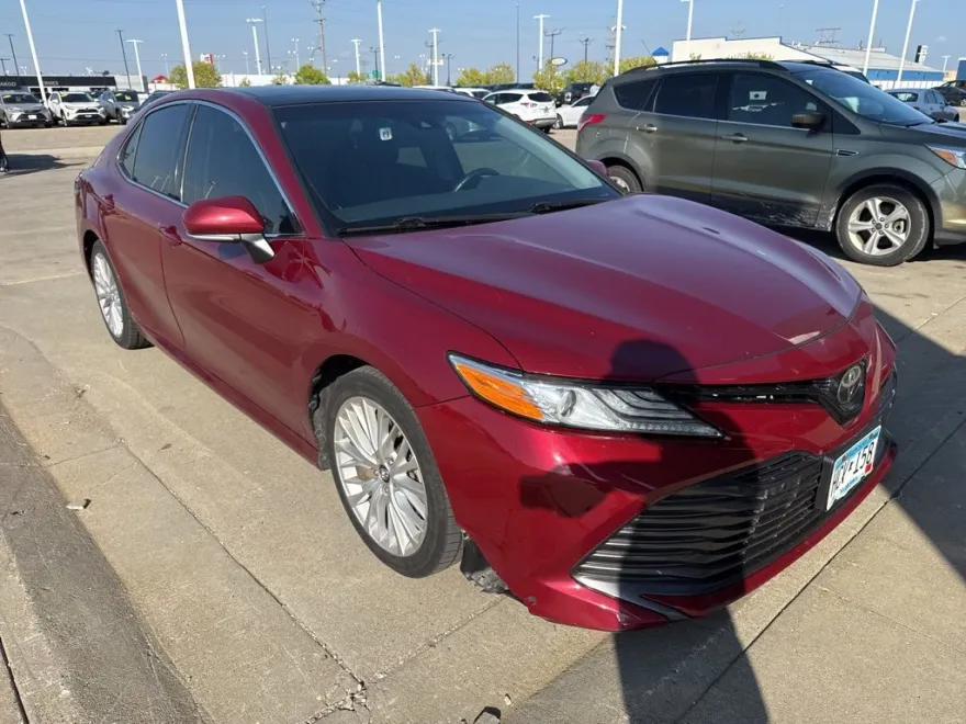 2018 Toyota Camry XLE photo 1