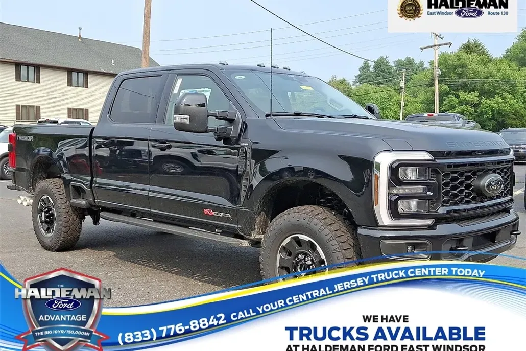 2025 Ford F-250 Lariat photo 1