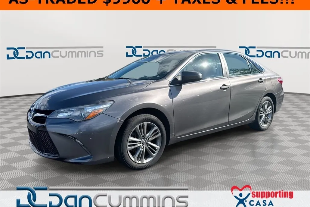 2017 Toyota Camry SE photo 1