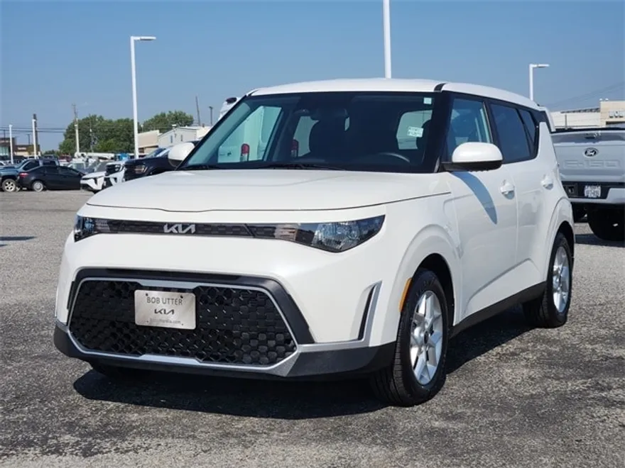 2023 Kia Soul S photo 1