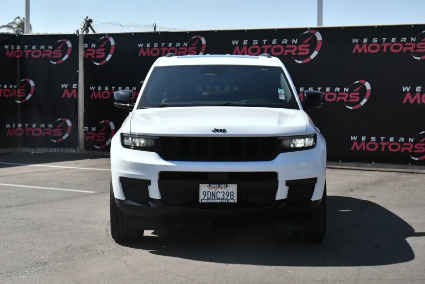 2023 Jeep Grand Cherokee Altitude photo 1